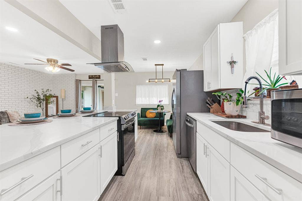 745 Pinehurst Drive, Richardson, TX 75080 Both functional & beautiful