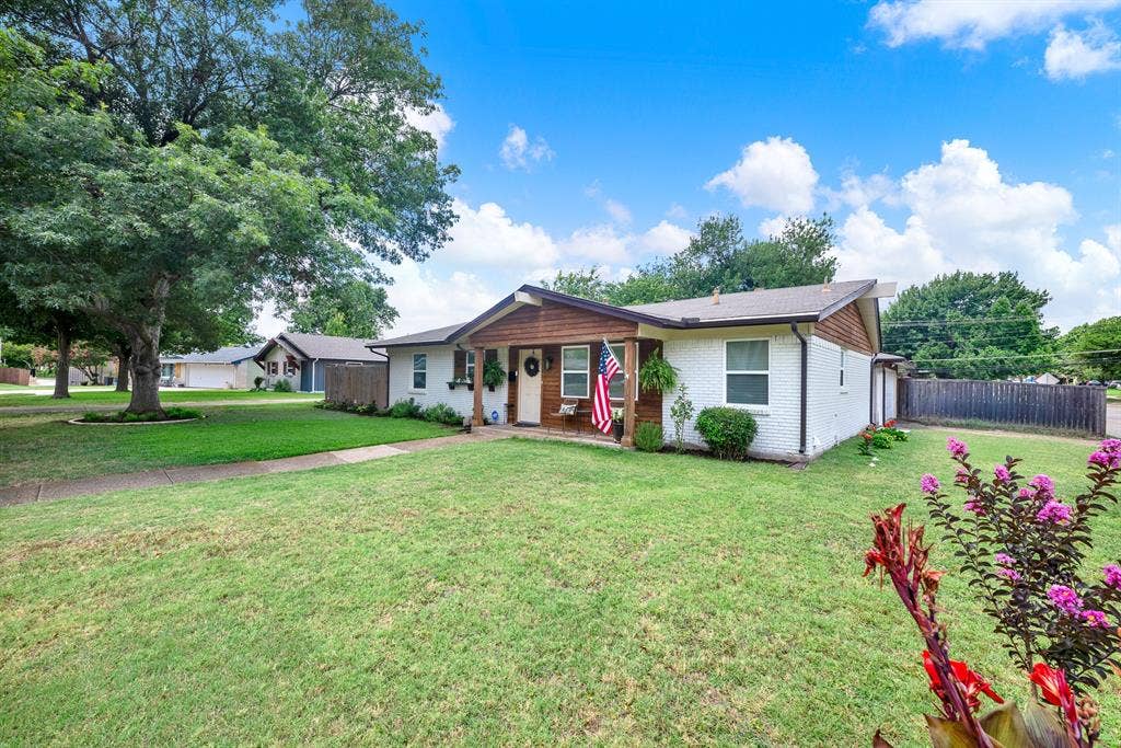 745 Pinehurst Drive, Richardson, TX 75080 Spacious corner lot in Richardson Heights
