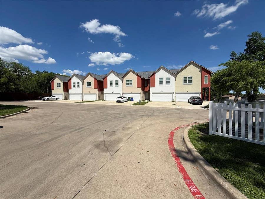 Property photo for 230 Heritage Court, Seagoville, TX