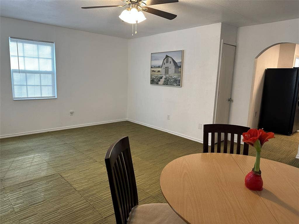 144 Huntoon Trail, Mabank, TX 75156 Spacious room featuring green patterned carpeting and white painted walls