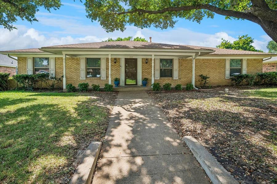 Property photo for 2022 Huntington Drive, Grand Prairie, TX