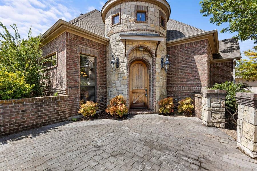 Property photo for 610 Vanishing Oaks Drive, Crawford, TX