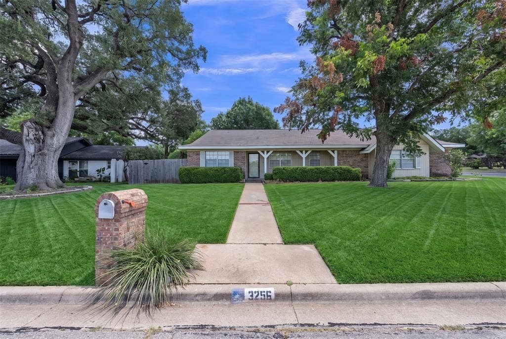 3256 Village Park Drive, Waco, TX 76708 3256 Village Park Drive, Waco, TX 76708