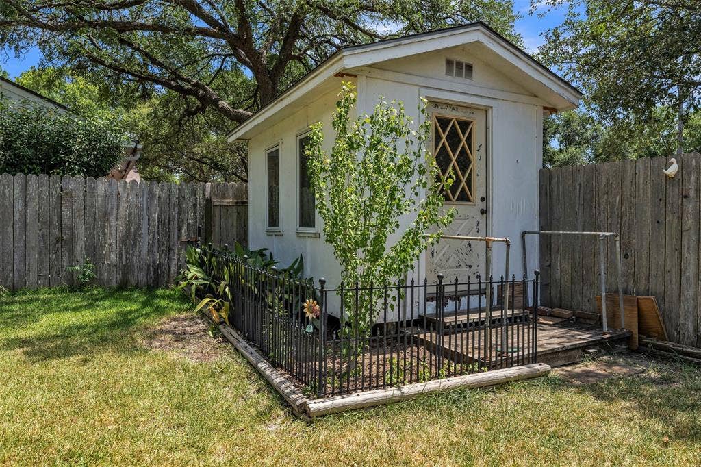 3256 Village Park Drive, Waco, TX 76708 3256 Village Park Drive, Waco, TX 76708