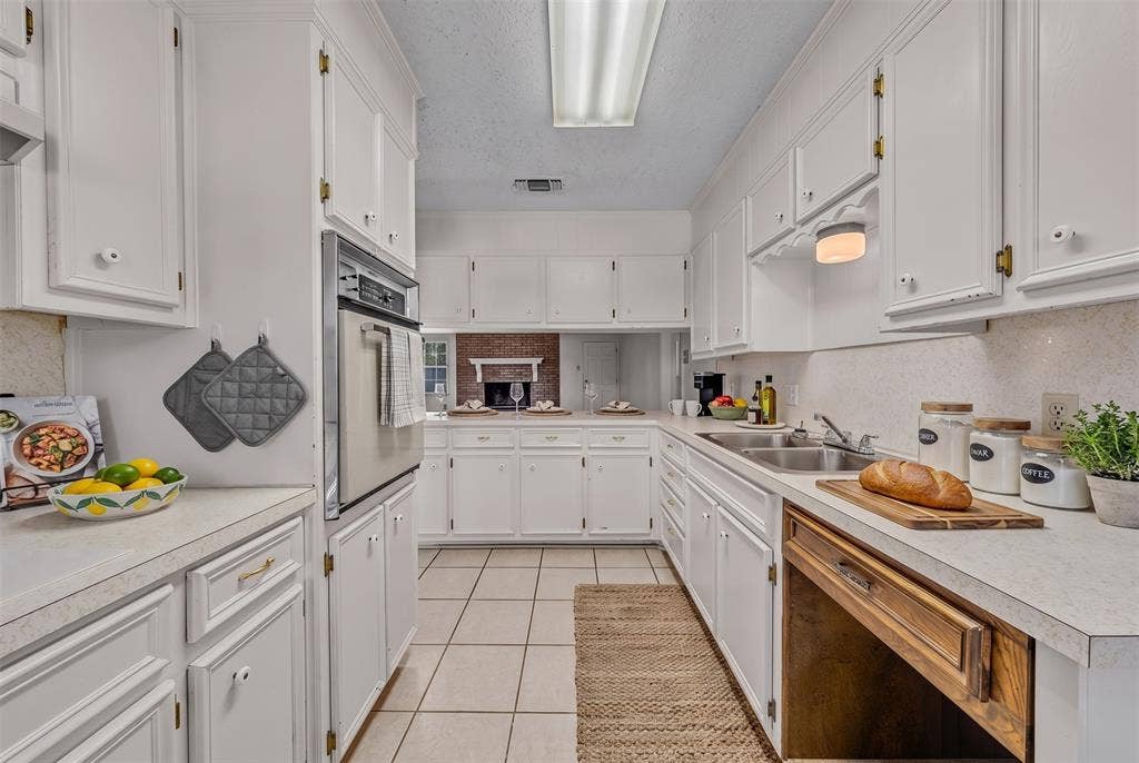 3256 Village Park Drive, Waco, TX 76708 3256 Village Park Drive, Waco, TX 76708