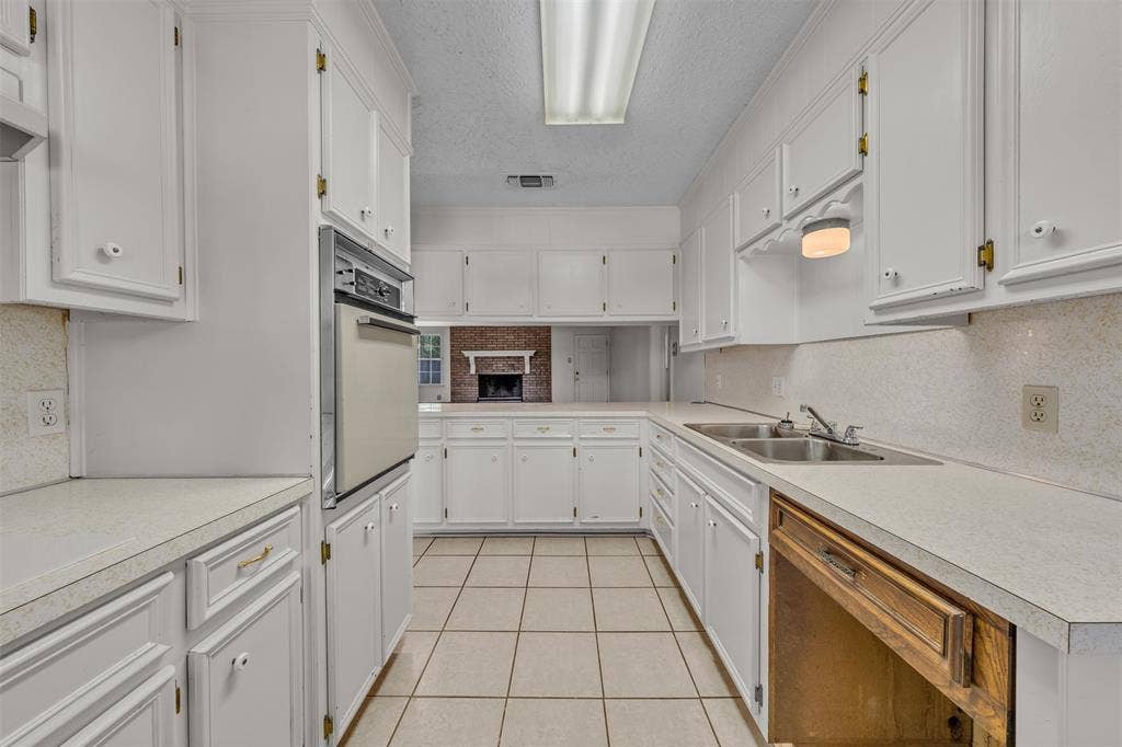 3256 Village Park Drive, Waco, TX 76708 3256 Village Park Drive, Waco, TX 76708