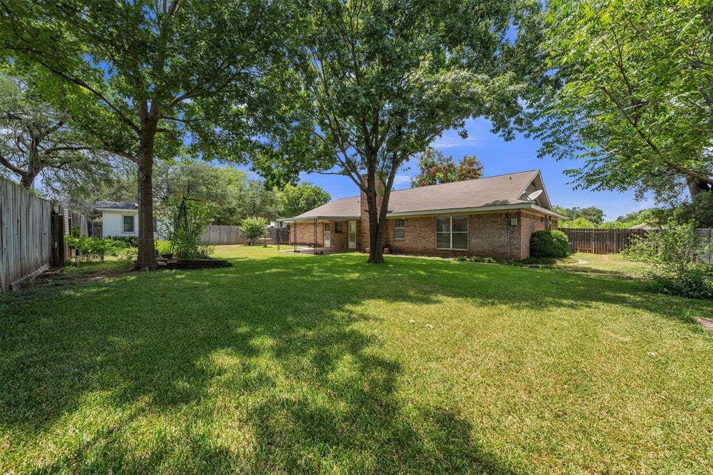 3256 Village Park Drive, Waco, TX 76708 3256 Village Park Drive, Waco, TX 76708