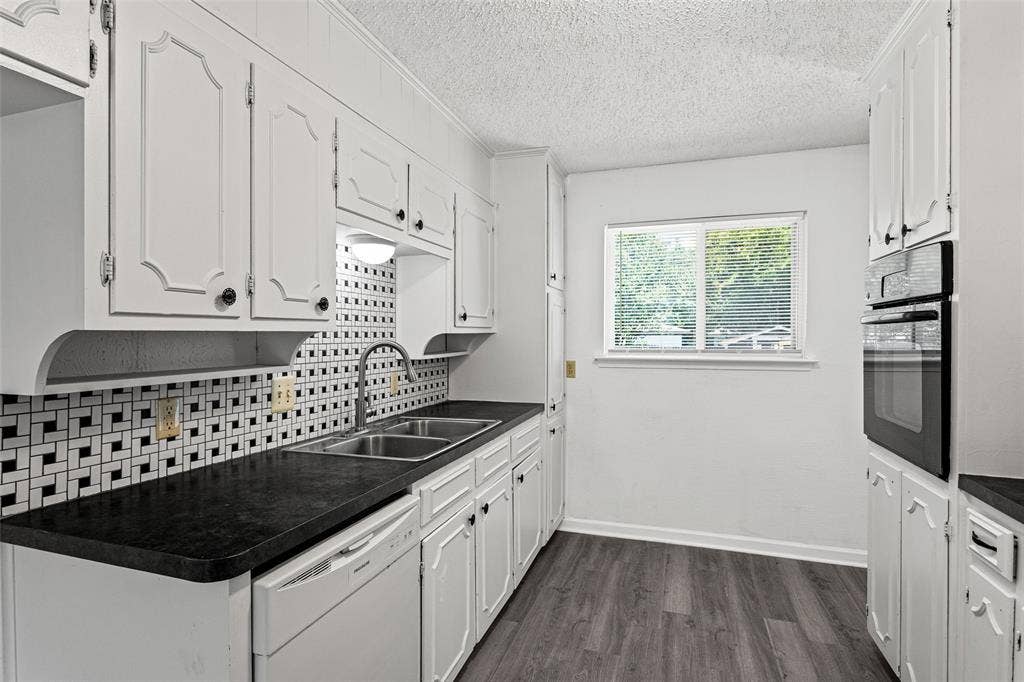 529 Georgetown Drive, Everman, TX 76140 Kitchen