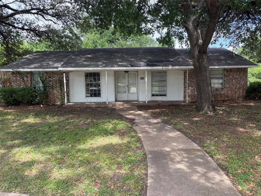 Property photo for 354 Brookview Drive, Garland, TX