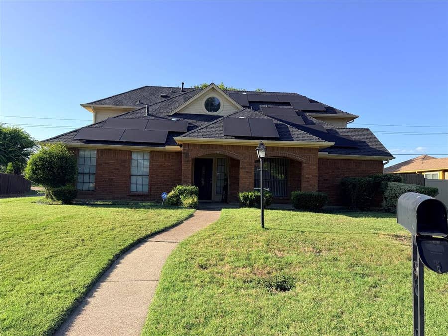 Property photo for 916 Manor Drive, DeSoto, TX