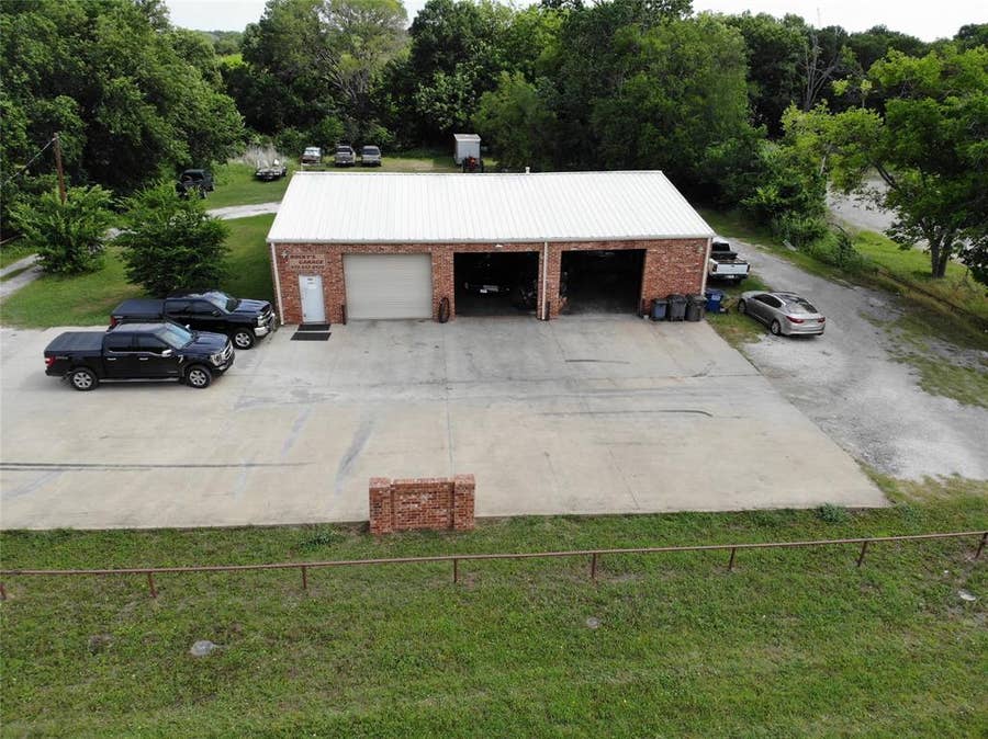 Property photo for 966 E Ovilla Road, Red Oak, TX