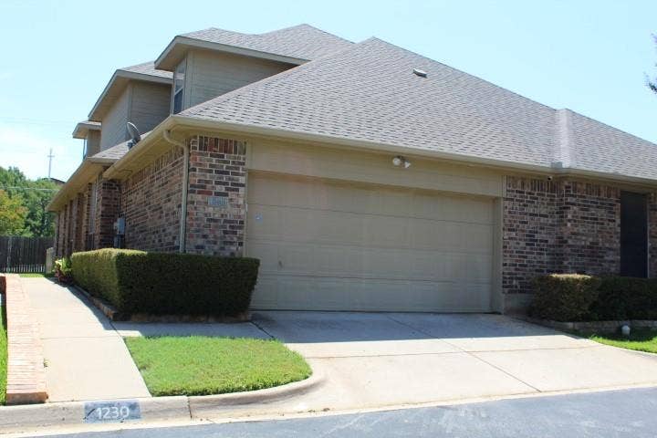 1230 Woodland Park Drive, Hurst, TX 76053 1230 Woodland Park Drive, Hurst, TX 76053