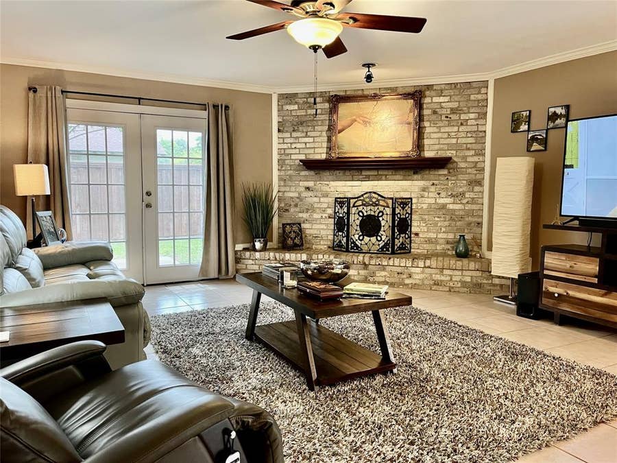 Property photo for 15542 Earlport Circle, Dallas, TX