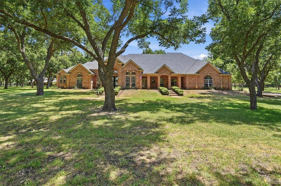Property photo for 7405 Fox Fire Court, Granbury, TX