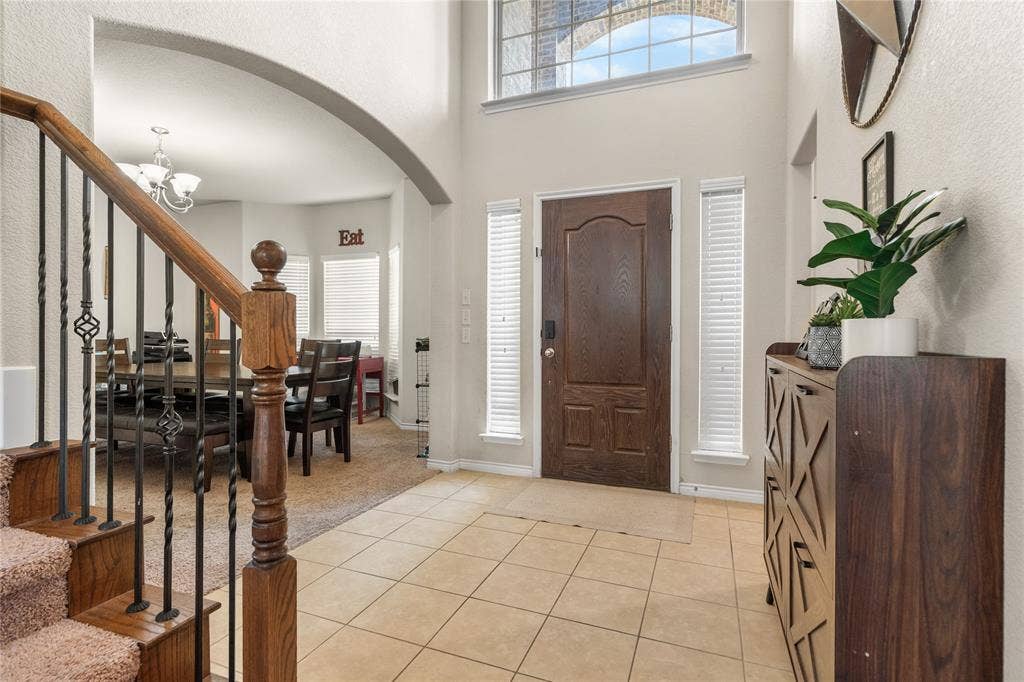 2101 Trinity Lane, Wylie, TX 75098 Vaulted ceilings upon entry.