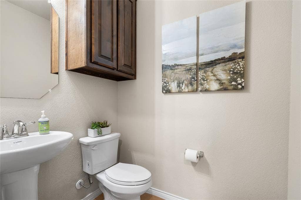 2101 Trinity Lane, Wylie, TX 75098 Powder room located downstairs.