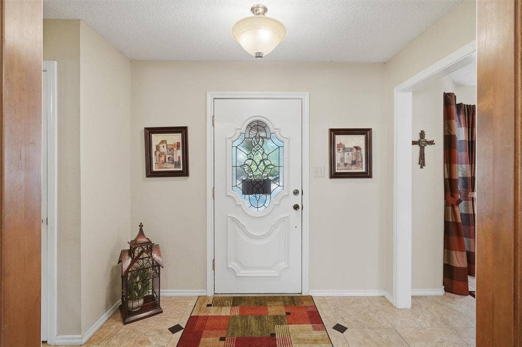 5711 Cortez Drive, Granbury, TX 76049 Entrance foyer with storm door