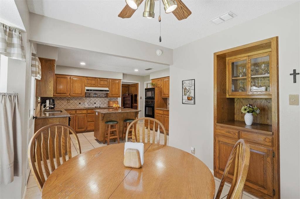 5711 Cortez Drive, Granbury, TX 76049 5711 Cortez Drive, Granbury, TX 76049