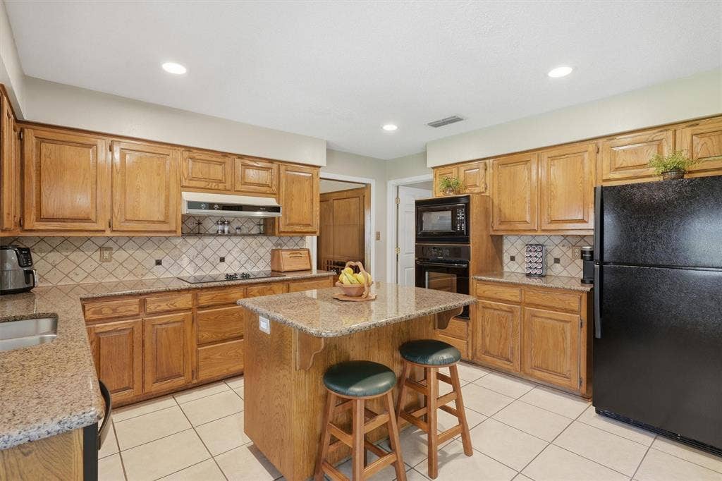 5711 Cortez Drive, Granbury, TX 76049 5711 Cortez Drive, Granbury, TX 76049