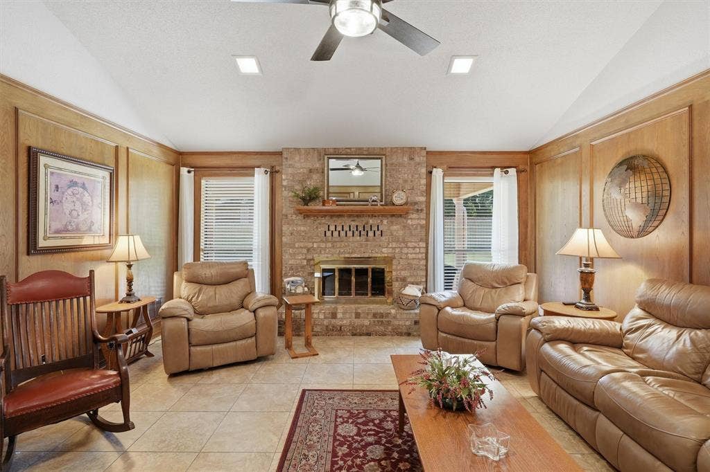 5711 Cortez Drive, Granbury, TX 76049 5711 Cortez Drive, Granbury, TX 76049
