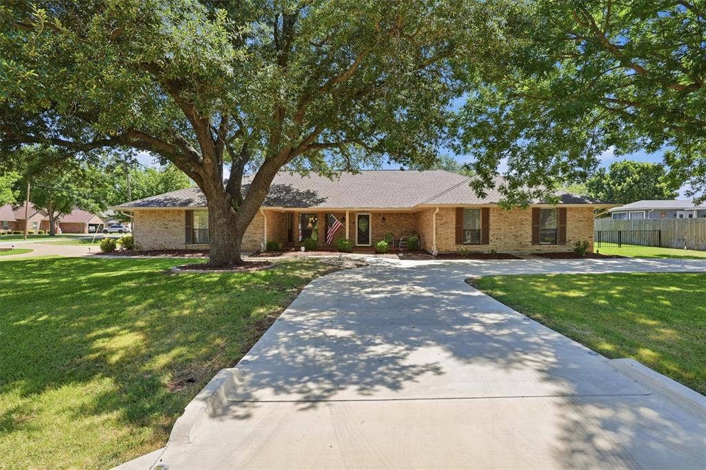 5711 Cortez Drive, Granbury, TX 76049 Beautiful shaded front entrance