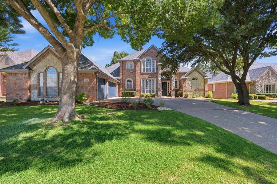 Property photo for 869 Thomas Crossing Drive, Fort Worth, TX