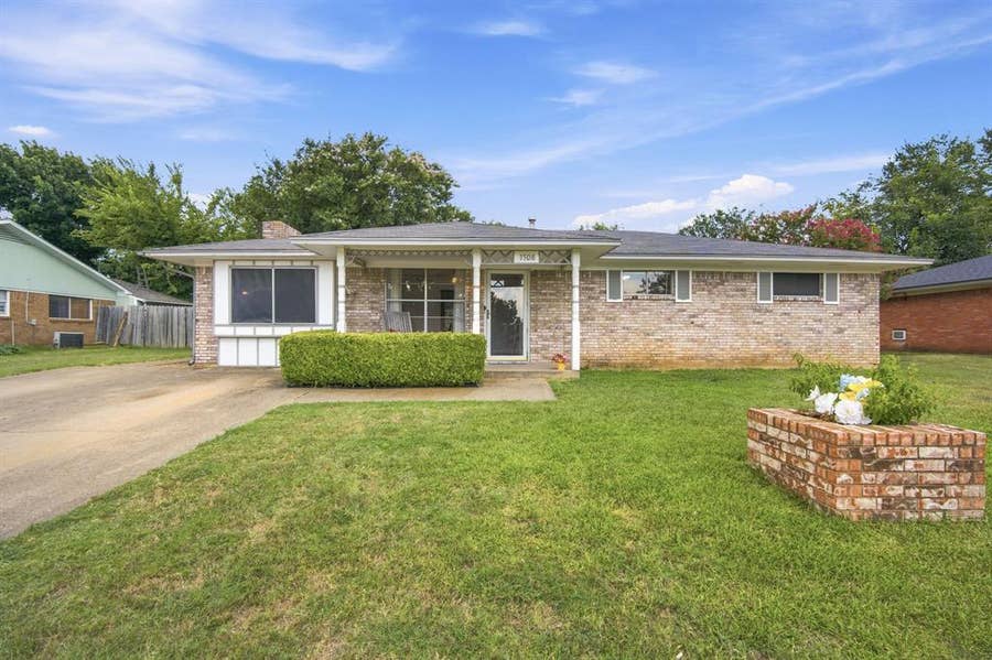 Property photo for 1508 Hillside Drive, Midlothian, TX
