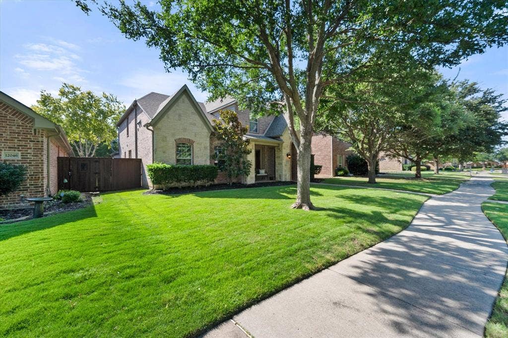 12032 Terrazzo Lane, Frisco, TX 75035 Sidewalks throughout the community!