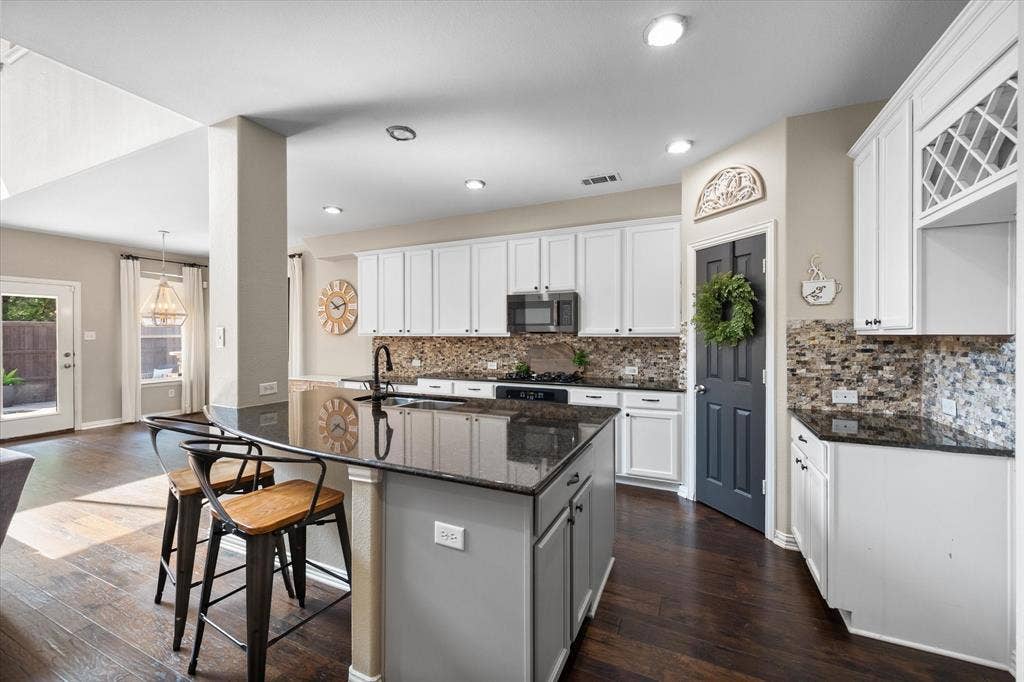 12032 Terrazzo Lane, Frisco, TX 75035 Texas size island with breakfast bar!