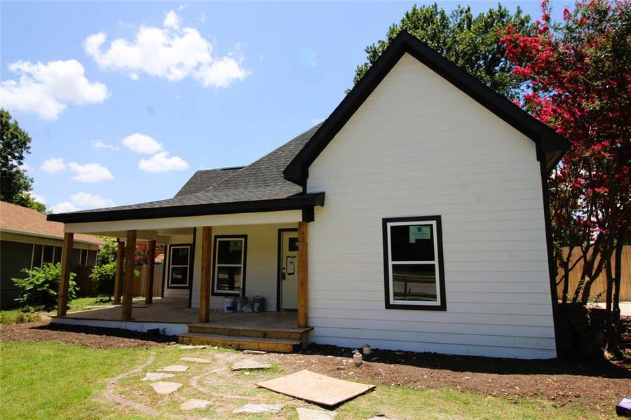 Property photo for 900 E Marvin Avenue, Waxahachie, TX