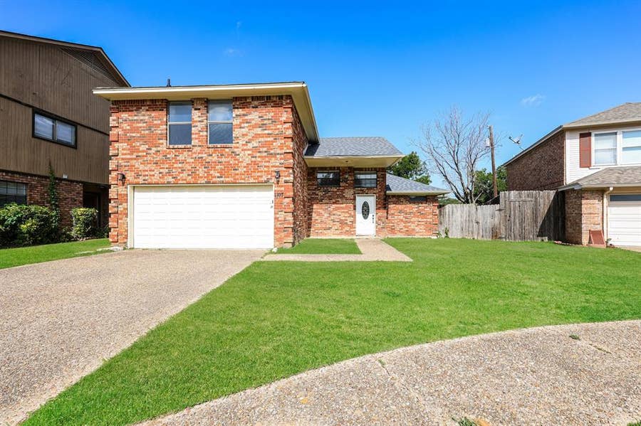 Property photo for 1107 Carrington Court, Irving, TX