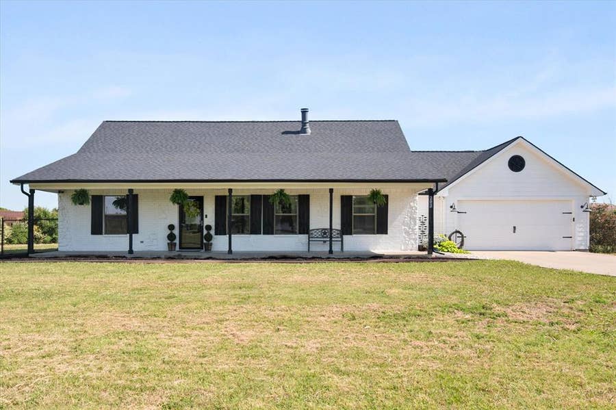 Property photo for 203 Mulkey Road, Waxahachie, TX