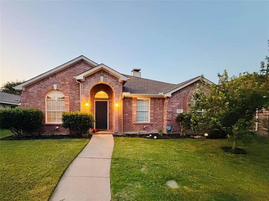 Property photo for 4916 Auburn Drive, Mckinney, TX