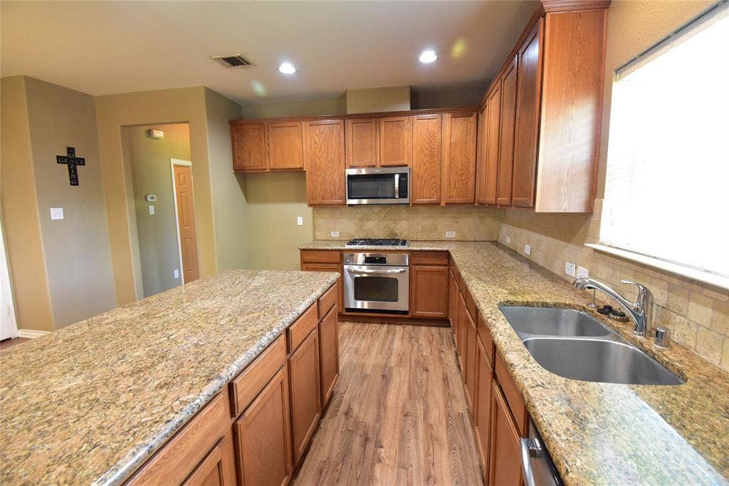7993 Crampton Lane, Frisco, TX 75035 7993 Crampton Lane, Frisco, TX 75035