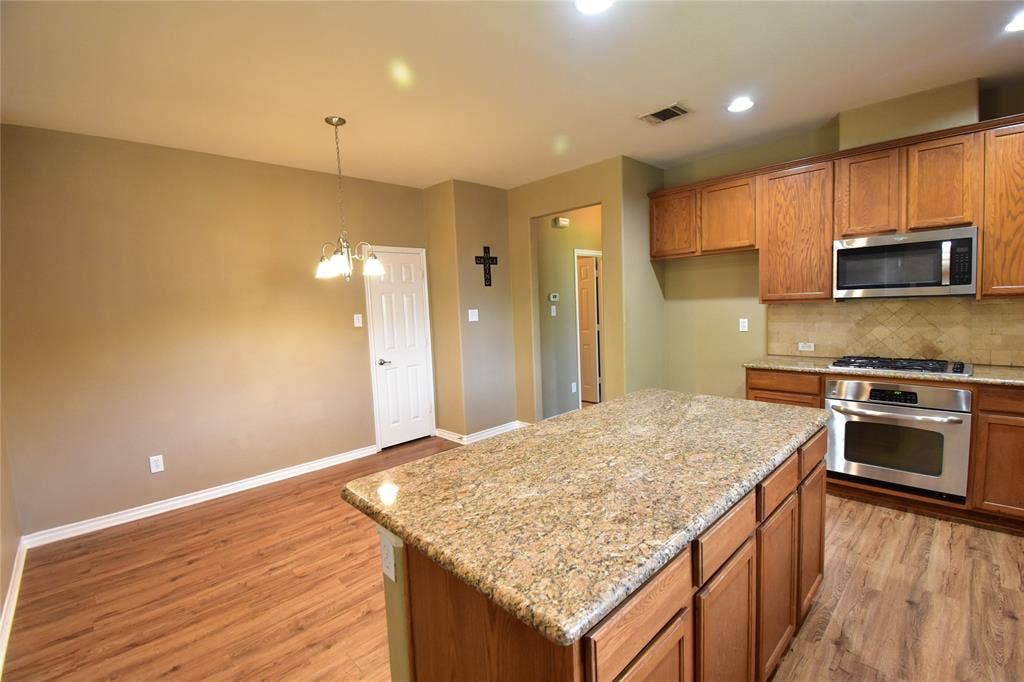 7993 Crampton Lane, Frisco, TX 75035 7993 Crampton Lane, Frisco, TX 75035