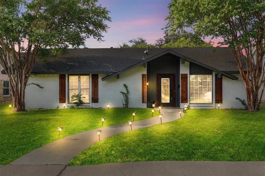 Property photo for 3141 Darvany Drive, Dallas, TX