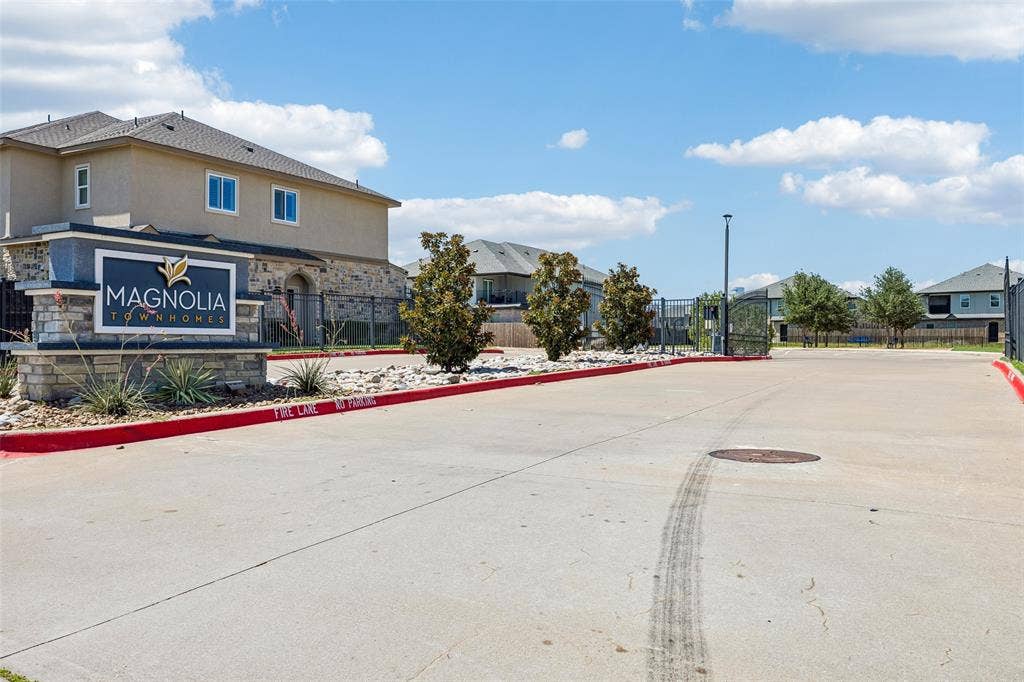 1325 Summerset Lane, Burleson, TX 76028 1325 Summerset Lane, Burleson, TX 76028
