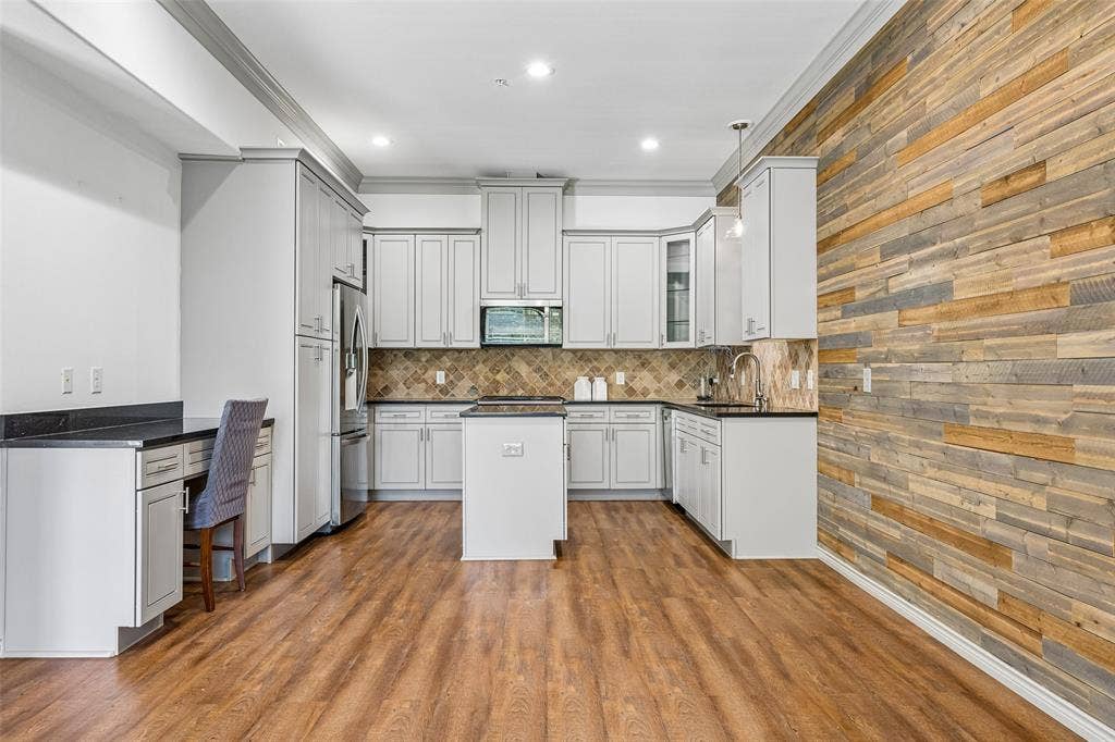 1325 Summerset Lane, Burleson, TX 76028 1325 Summerset Lane, Burleson, TX 76028