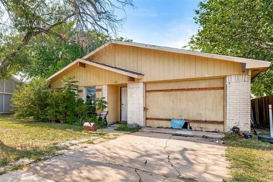Property photo for 422 N Holiday Drive, Grand Prairie, TX