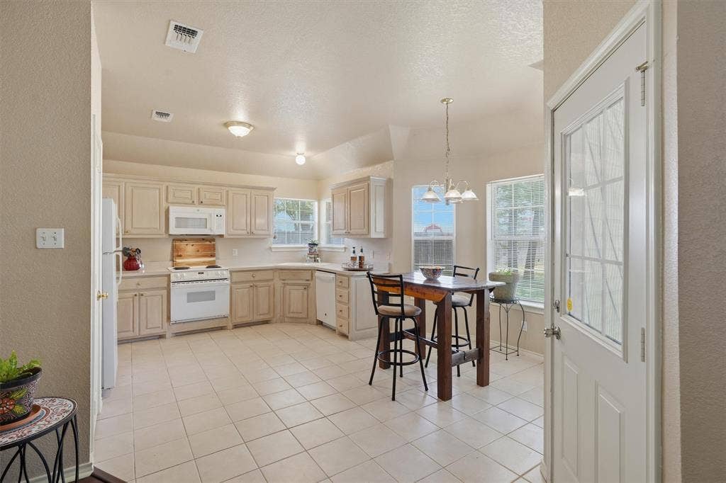 1834 Rayna Drive, Weatherford, TX 76086 1834 Rayna Drive, Weatherford, TX 76086