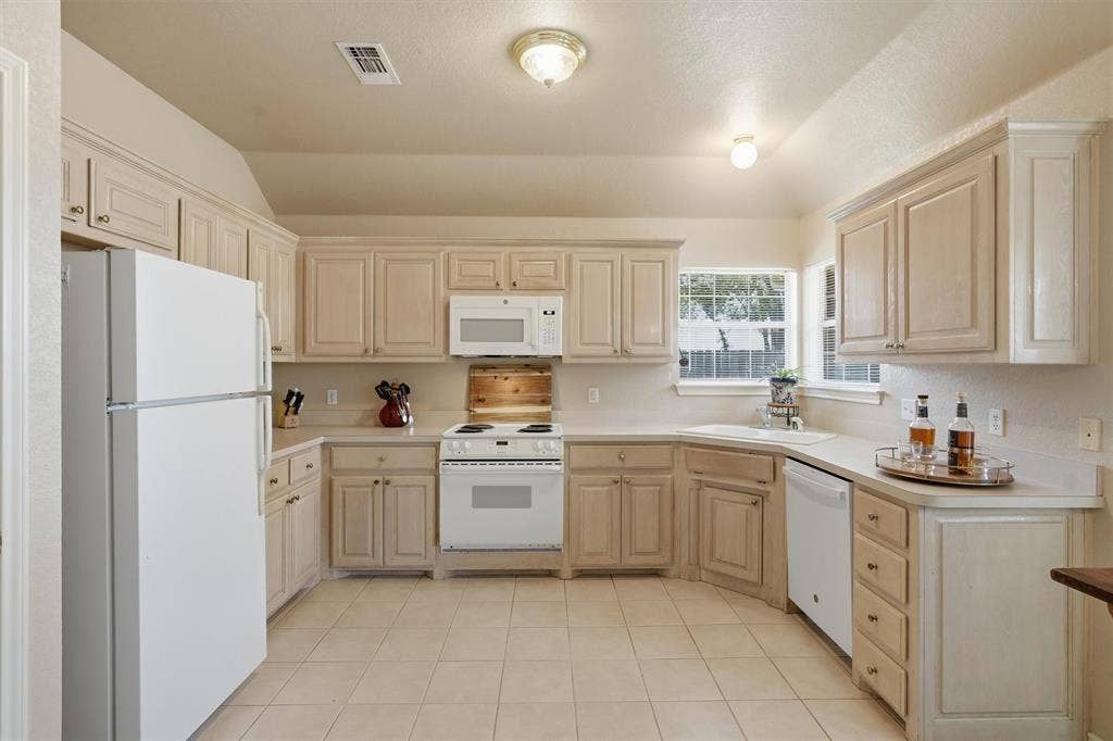 1834 Rayna Drive, Weatherford, TX 76086 1834 Rayna Drive, Weatherford, TX 76086