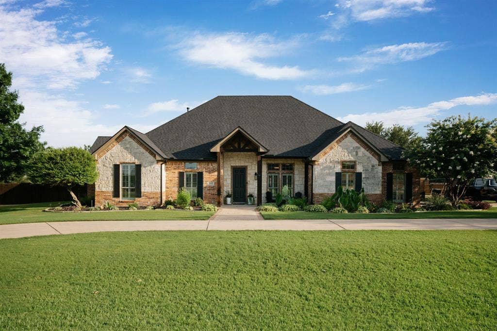 3650 Baylor Boulevard, Midlothian, TX 76065 3650 Baylor Boulevard, Midlothian, TX 76065