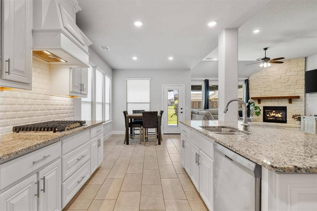 9004 Lavon Lane, Denton, TX 76226