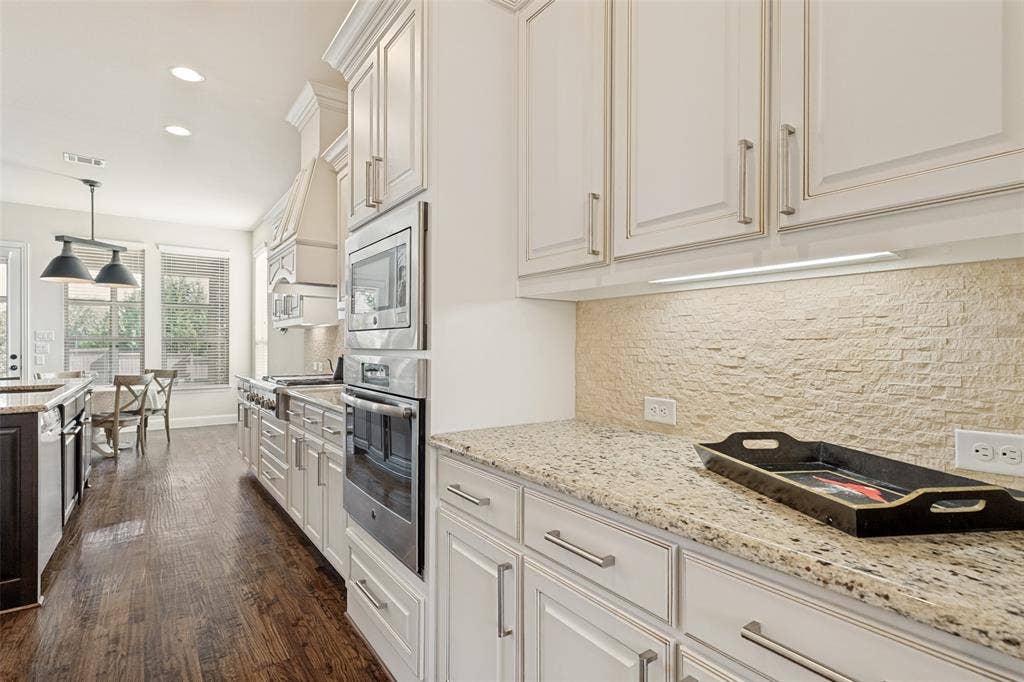 6409 Biltmore Lane, McKinney, TX 75071 Butler's Pantry