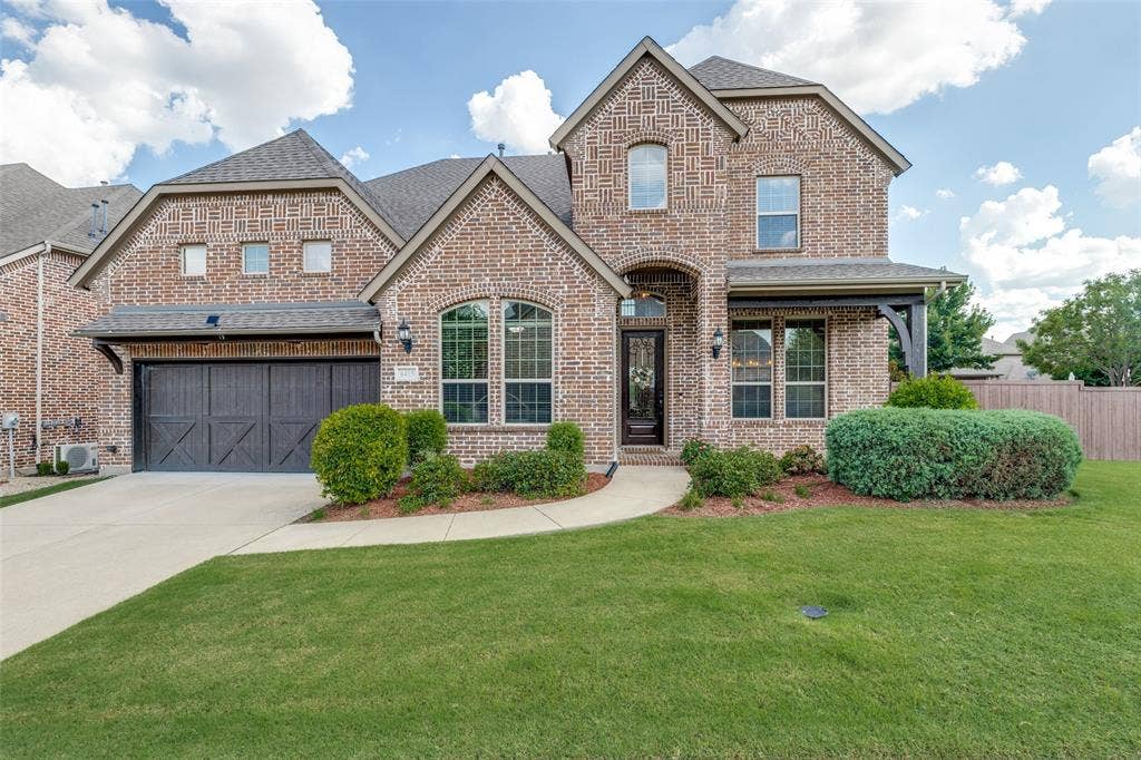 6409 Biltmore Lane, McKinney, TX 75071 Classic basket weave brick masonry