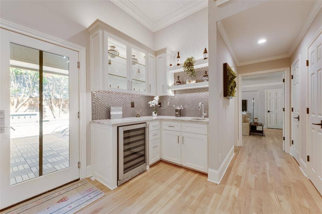 6902 Deloache Avenue, Dallas, TX 75225 6902 Deloache Avenue, Dallas, TX 75225
