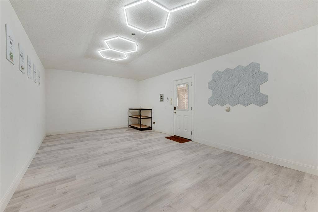 6902 Deloache Avenue, Dallas, TX 75225 detached flex room w/AC