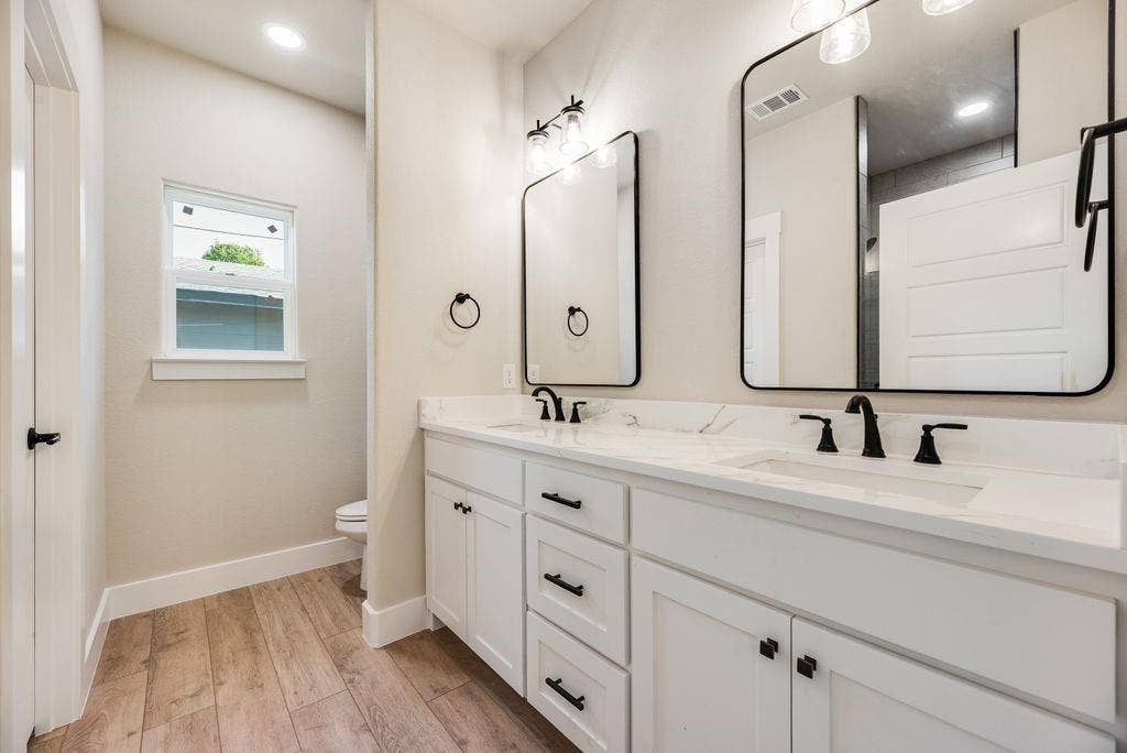 602 N 7TH Street, Midlothian, TX 76065 602 N 7TH Street, Midlothian, TX 76065