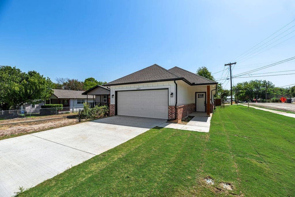 602 N 7TH Street, Midlothian, TX 76065 602 N 7TH Street, Midlothian, TX 76065