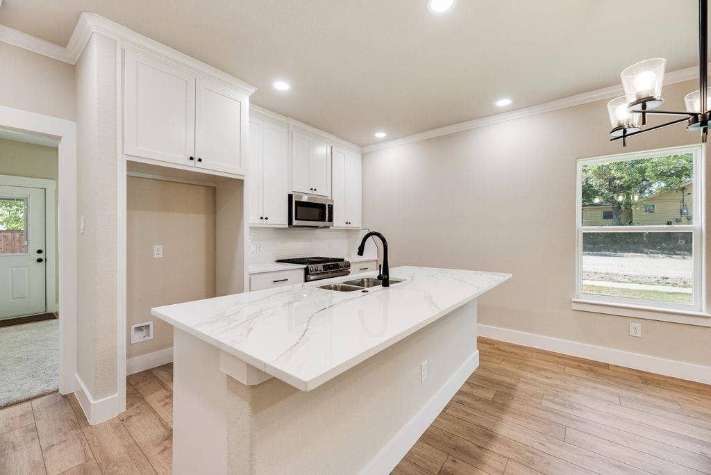 602 N 7TH Street, Midlothian, TX 76065 602 N 7TH Street, Midlothian, TX 76065